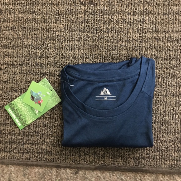 NEW- Men’s t-shirt, size medium - Picture 3 of 4